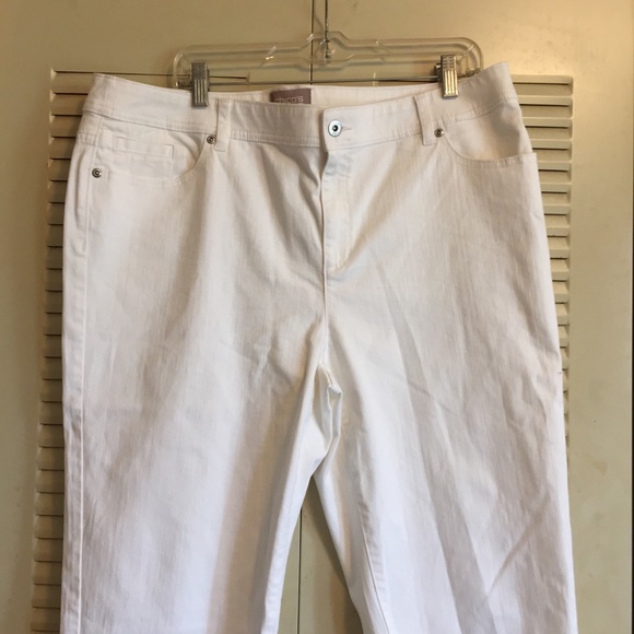 Chico’s 3 White Denim Jean Capri - Picture 3 of 10